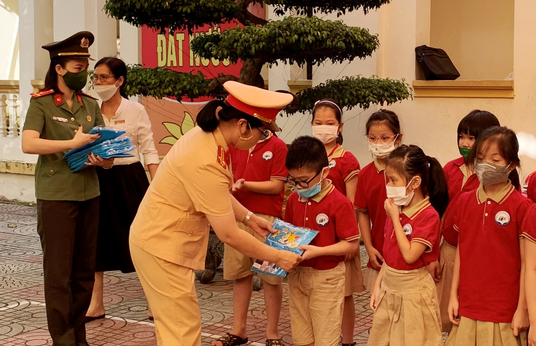 Tuyên truyền  an toàn giao thông tại Trường Tiểu học Nguyễn Tri Phương